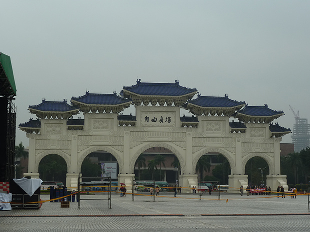 <a href='http://www.foygypl.cn/lvyou/view/169' title='中正紀念堂' style='color:blue;font-size:14px;'>中正紀念堂</a>廣場