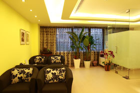 候診區(qū)，臺北風華整形外科診所