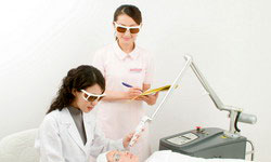 手術中，高雄麗晶醫學美容整形外科診所