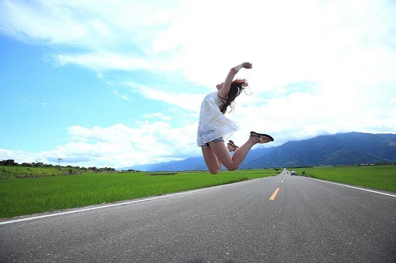 <a href='http://www.foygypl.cn/taidong/1663' title='伯朗大道' style='color:blue;font-size:14px;'>伯朗大道</a>跳起來擁抱天空